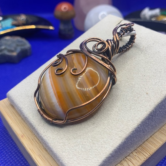 Beautiful Banded Agate Copoer Wire Wrapped Pendant with Your Choice of Chains! - Picture 3 of 9